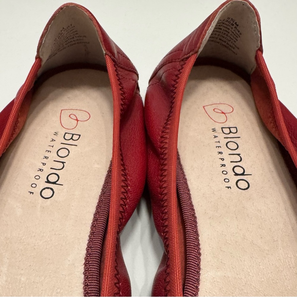 NWOB Blondo Waterproof Women's Red Leather Flats Size 8.5M - Picture 6 of 12